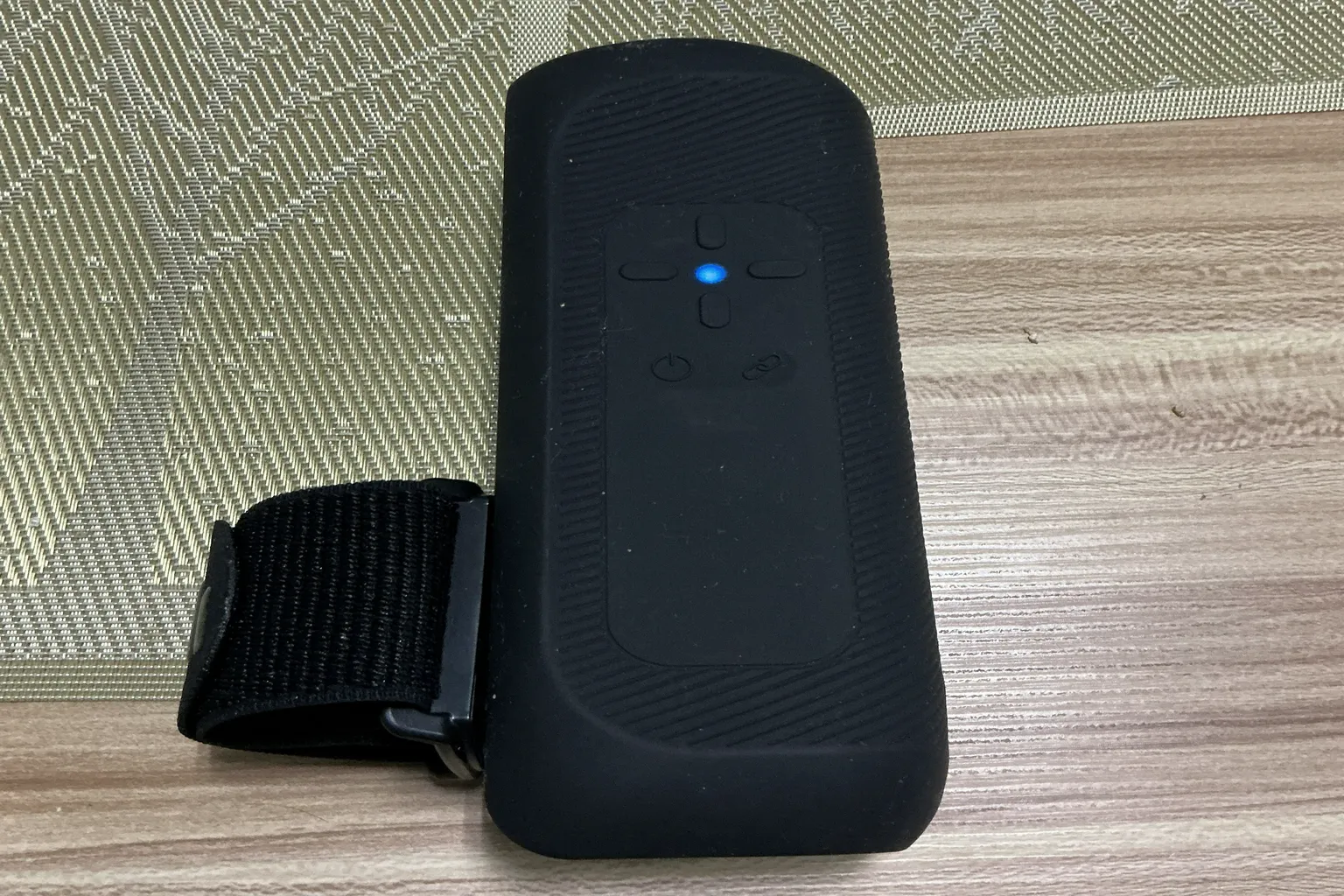 The Handy 2 Pro mit blau leuchtender Anzeige nach erfolgreicher Bluetooth-Verbindung.