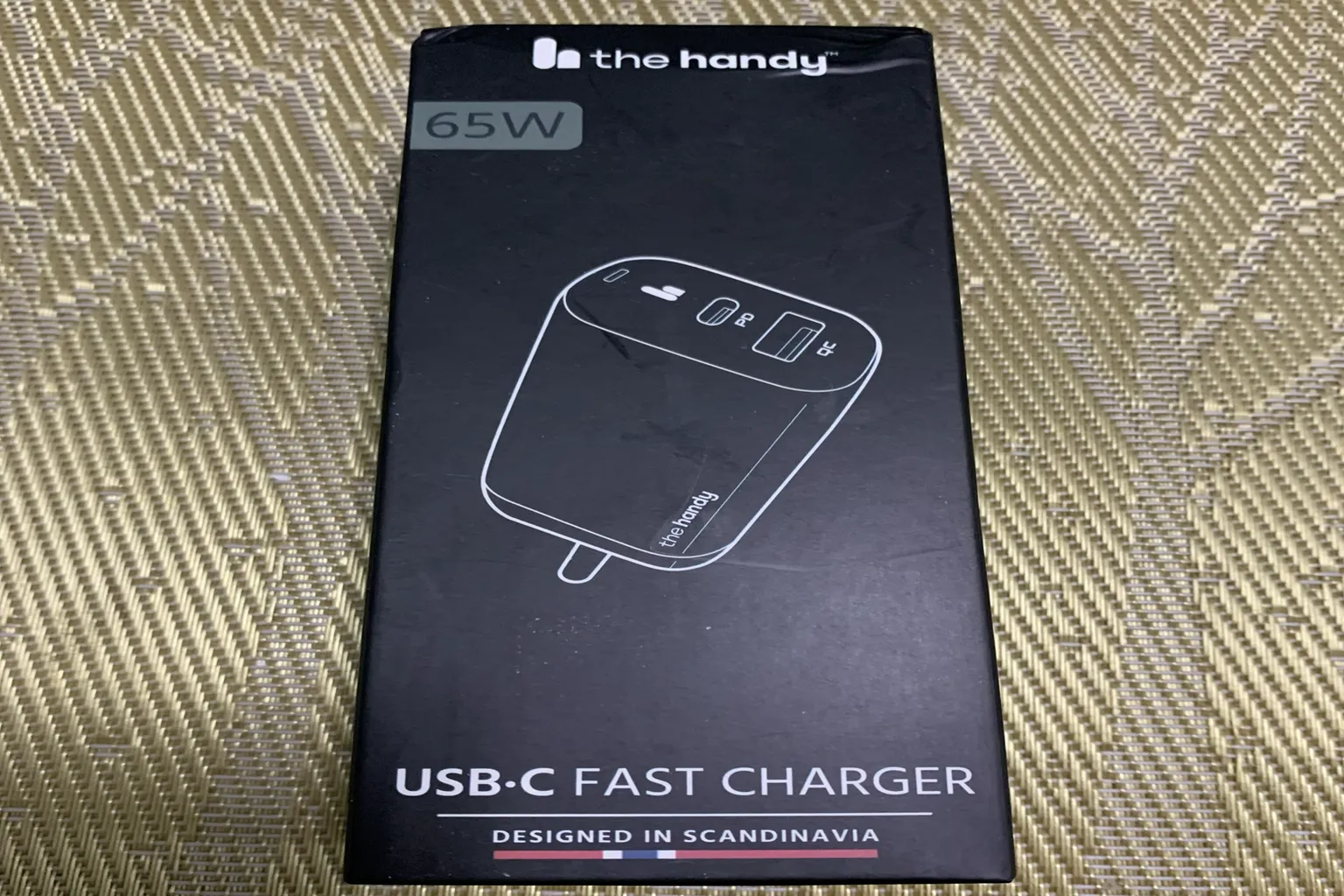 Verpackung des offiziellen 65-W-USB-C-Schnellladegeräts für The Handy